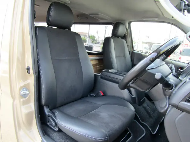 トヨタ ハイエースバン CBF-TRH200V(2WD)の写真17