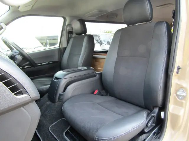 トヨタ ハイエースバン CBF-TRH200V(2WD)の写真18