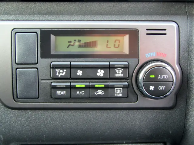 トヨタ ハイエースバン CBF-TRH200V(2WD)の写真24