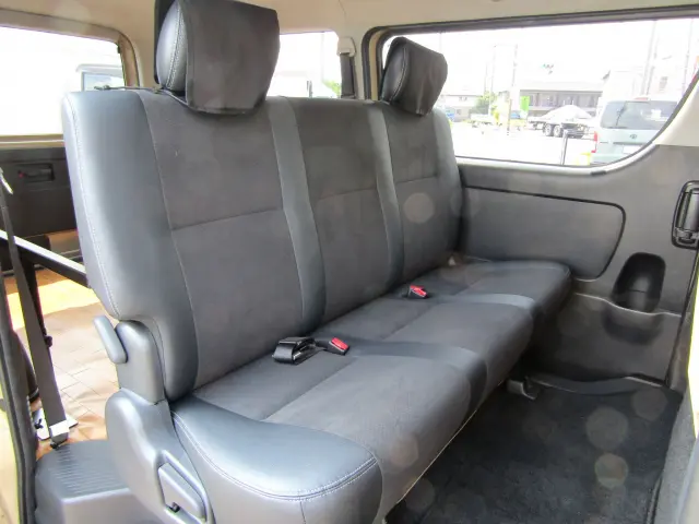 トヨタ ハイエースバン CBF-TRH200V(2WD)の写真28