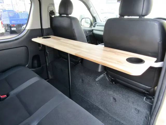 トヨタ ハイエースバン CBF-TRH200V(2WD)の写真29