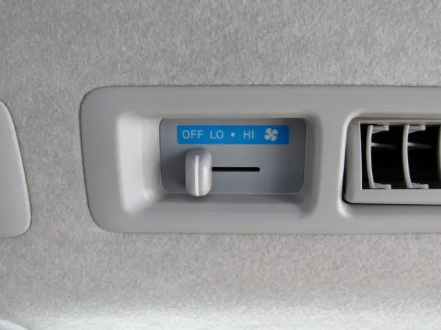 トヨタ ハイエースバン CBF-TRH200V(2WD)の写真31