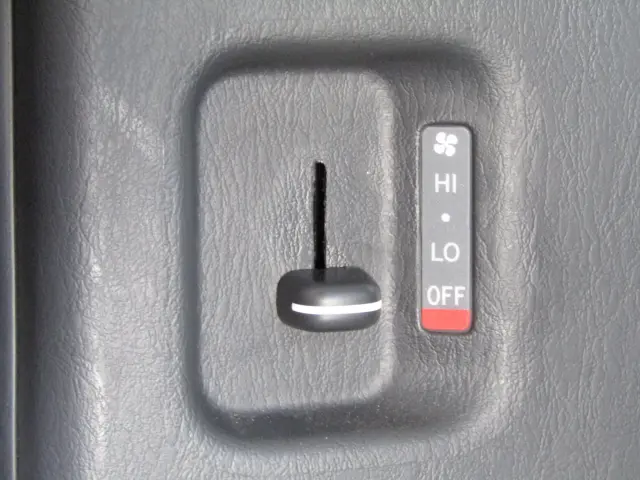 トヨタ ハイエースバン CBF-TRH200V(2WD)の写真32