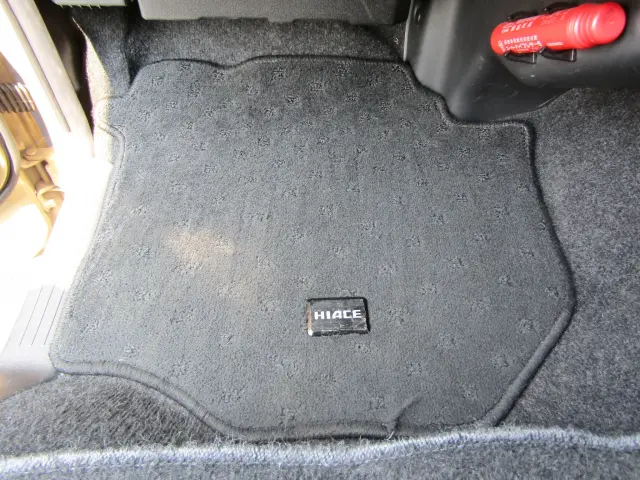 トヨタ ハイエースバン CBF-TRH200V(2WD)の写真34