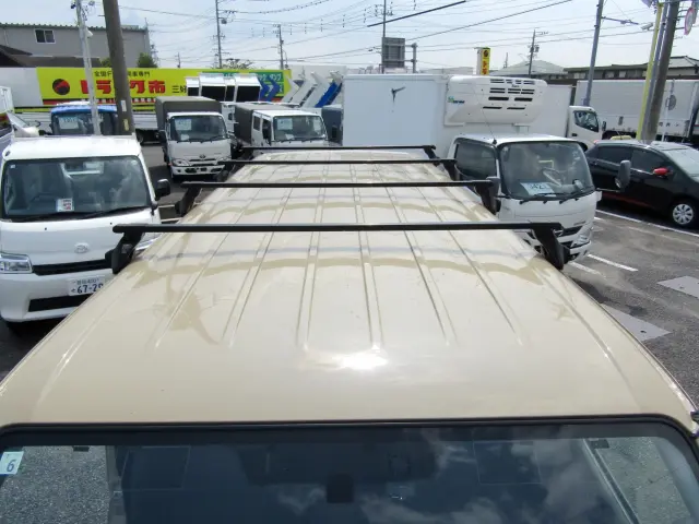 トヨタ ハイエースバン CBF-TRH200V(2WD)の写真38