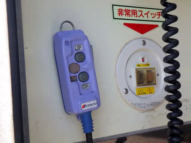 いすゞ エルフ TRG-NMR85AN(2WD)の写真12