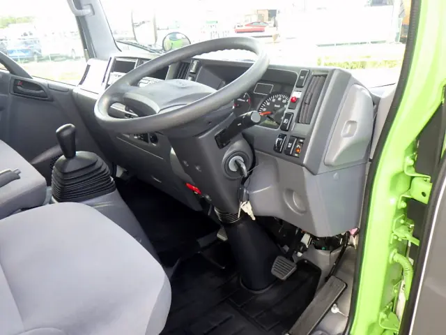 いすゞ エルフ TRG-NMR85AN(2WD)の写真23