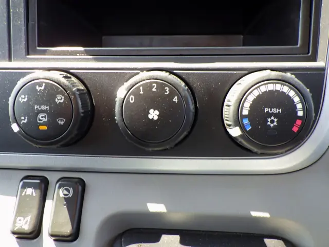 三菱 キャンター 2PG-FEAV0(2WD)の写真22