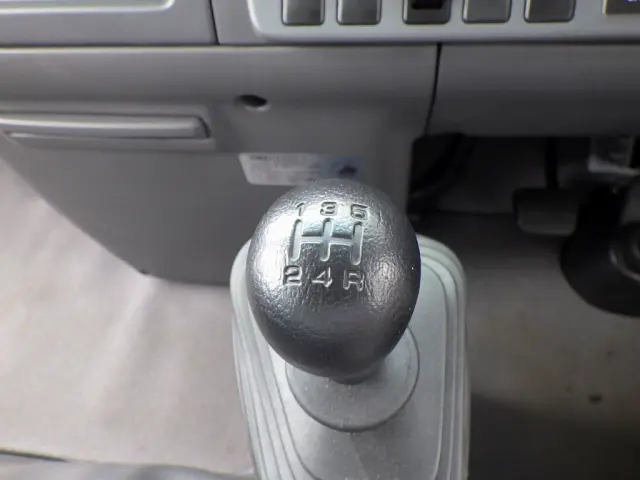 いすゞ ジャーニー ABG-SDHW41(2WD)の写真11