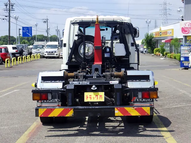 三菱 ファイター 2KG-FK61F(2WD)の写真6