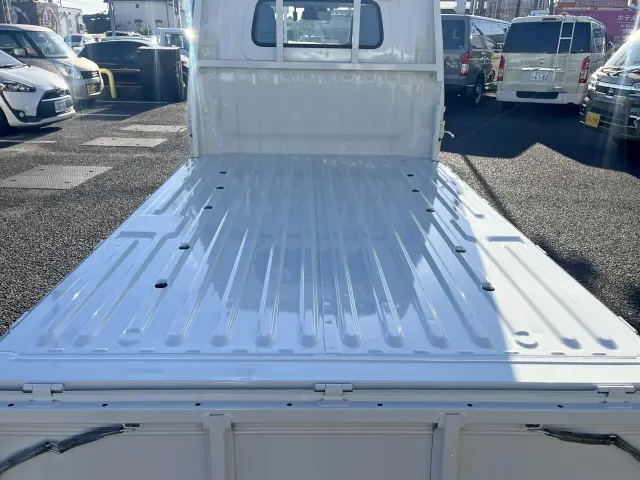 荷台床面もピッカピカ♪|トヨタ タウンエーストラック 5BF-S413U(4WD)の写真9