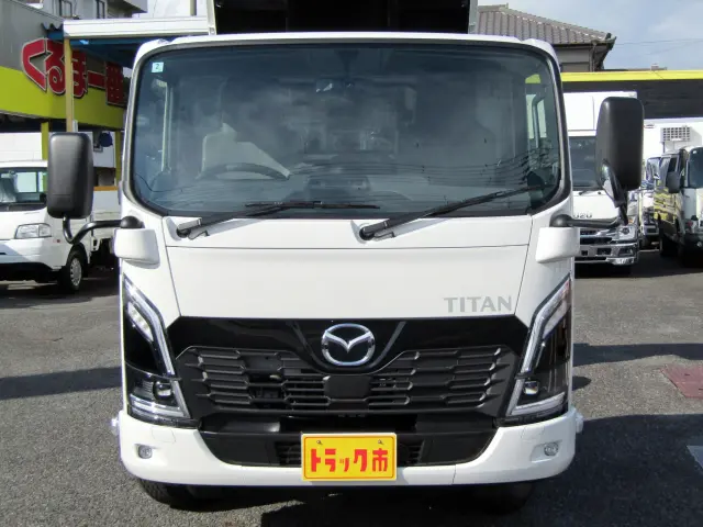 ３０００ｃｃのディーゼルターボエンジンに６ＭＴを搭載☆フル積載でも元気よく走ってくれます♪|マツダ タイタン 2RG-LKR88AT(2WD)の写真2