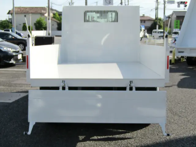 荷台内面はこんな感じ♪|マツダ タイタン 2RG-LKR88AT(2WD)の写真6