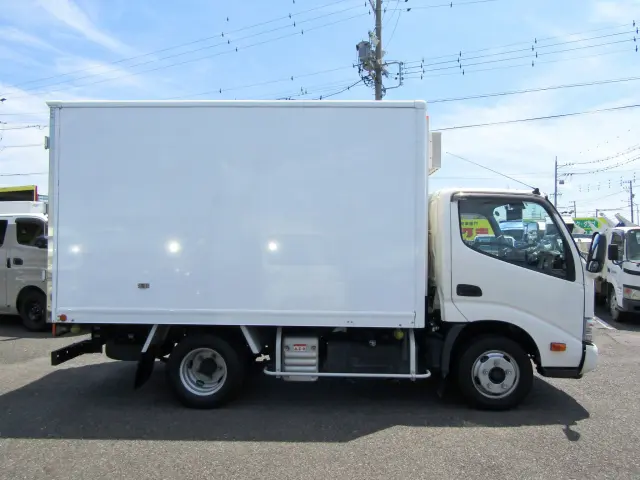 目立つキズや看板アトなどもなくキレイな状態を保ったおススメの１台☆|トヨタ ダイナ 2RG-XZU605(2WD)の写真5