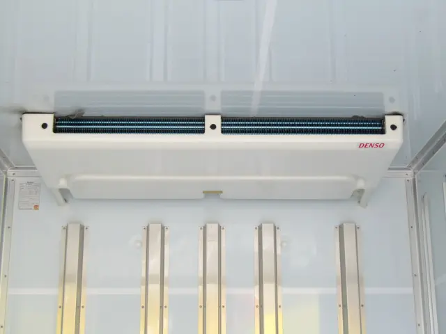 DENSO製の薄型冷凍機を搭載！積載スペースを減らさない人気のモデルです♪|トヨタ ダイナ 2RG-XZU605(2WD)の写真13