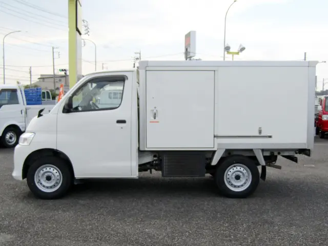 目立つキズや看板アトなどもなくキレイな状態を保ったおススメの1台☆|マツダ ボンゴトラック 5BF-S403F(2WD)の写真3