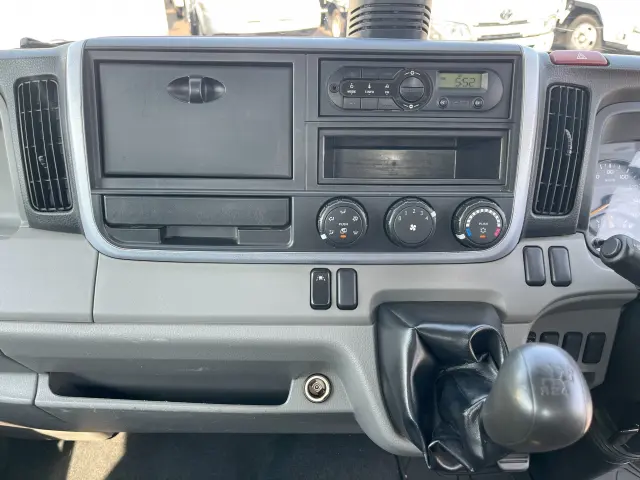 三菱 キャンター TPG-FBA20(2WD)の写真17
