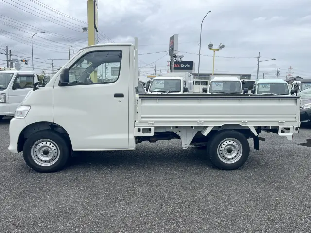 トヨタ タウンエーストラック 5BF-S403U(2WD)の写真3