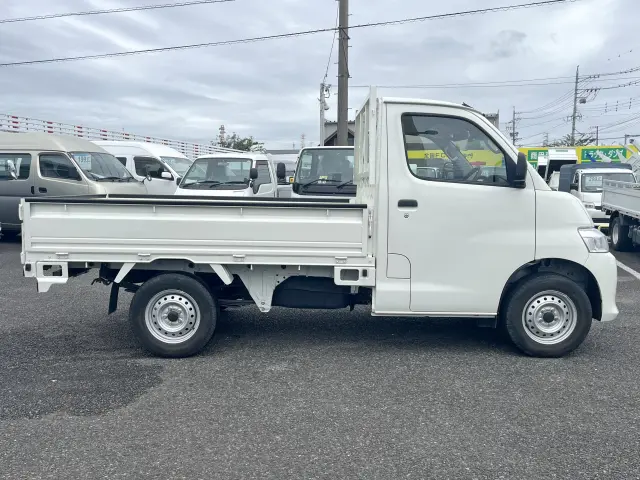 トヨタ タウンエーストラック 5BF-S403U(2WD)の写真4