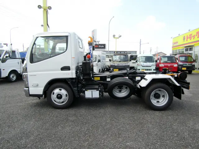 もちろん目立つキズや看板アトなどもなくキレイな状態を保ったおススメの1台☆|三菱 キャンター 2RG-FBAV0(2WD)の写真3
