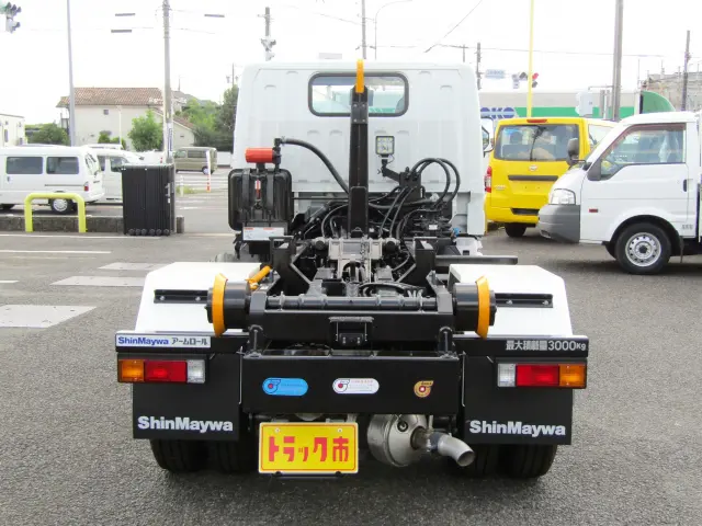 荷台コンテナの積み下ろしが車両のみで可能となり、荷役時間の短縮と車両の稼働率向上がUPできるアームロールです♪|三菱 キャンター 2RG-FBAV0(2WD)の写真5