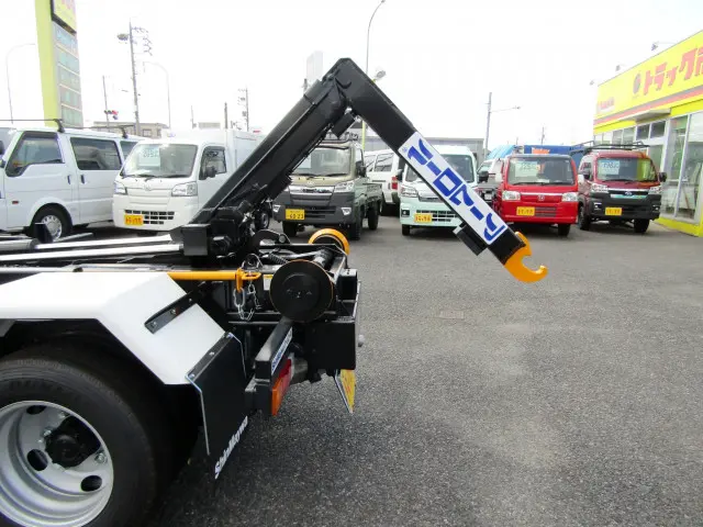 コンテナ吊り上げ時はこんな感じ♪|三菱 キャンター 2RG-FBAV0(2WD)の写真6