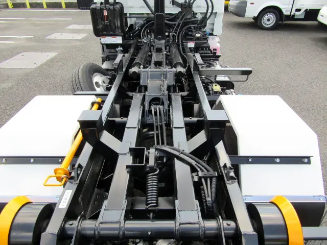 コンテナを現場に置いたまま、アームロール車本体は別の作業へ向かうなど、車両の稼働率が大幅UPできる便利な1台!|三菱 キャンター 2RG-FBAV0(2WD)の写真8