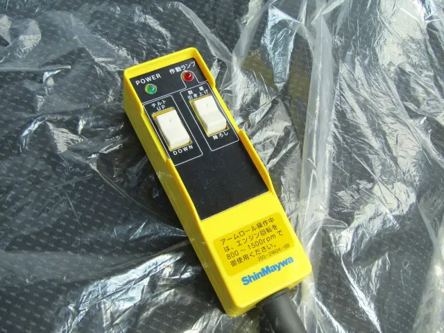 無線リモコンも装備♪車外の離れた場所からアームロールの操作が可能です!|三菱 キャンター 2RG-FBAV0(2WD)の写真12