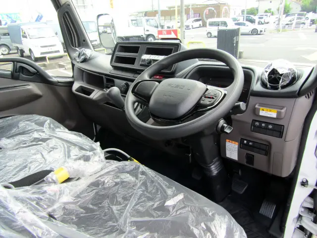 三菱 キャンター 2RG-FBAV0(2WD)の写真15