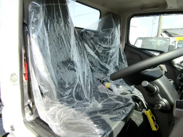 三菱 キャンター 2RG-FBAV0(2WD)の写真16