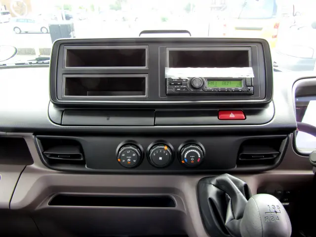 三菱 キャンター 2RG-FBAV0(2WD)の写真20