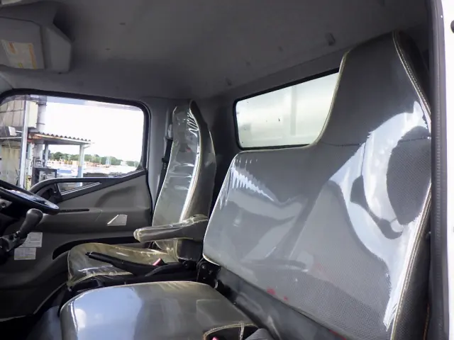 三菱 キャンター 2PG-FEBM0(2WD)の写真13