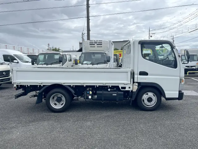 目立つキズや看板アトなどもなくキレイな状態を保ったおススメの1台☆|三菱 キャンター 2RG-FBA20(2WD)の写真3