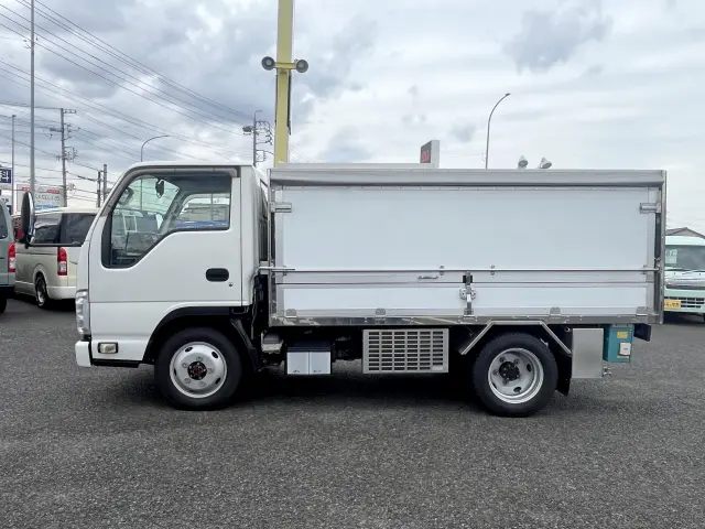 目立つキズや看板アトなどもなくキレイな状態を保ったおススメの１台☆|いすゞ エルフ TPG-NJS85AN(2WD)の写真3