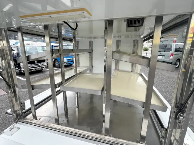 ３方向全てがOPENにできるので、お客様が買い回りしやすく、大勢の人に一度に商品を見ていただけます☆|いすゞ エルフ TPG-NJS85AN(2WD)の写真18