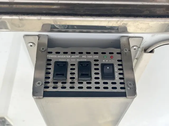100Vコンセントも装備済み♪レジやパソコンなどの電装品を使うことができます☆|いすゞ エルフ TPG-NJS85AN(2WD)の写真19