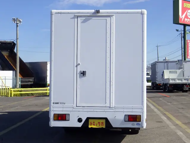 いすゞ エルフ TPG-NLR85AN(2WD)の写真6