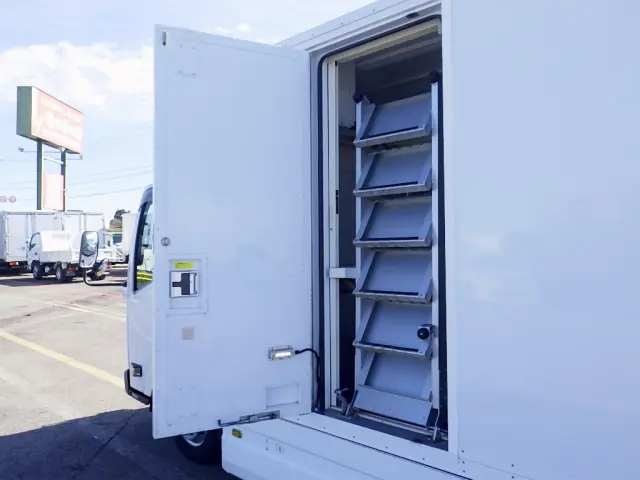 いすゞ エルフ TPG-NLR85AN(2WD)の写真9