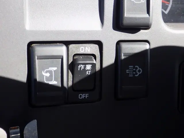 いすゞ エルフ TPG-NLR85AN(2WD)の写真18