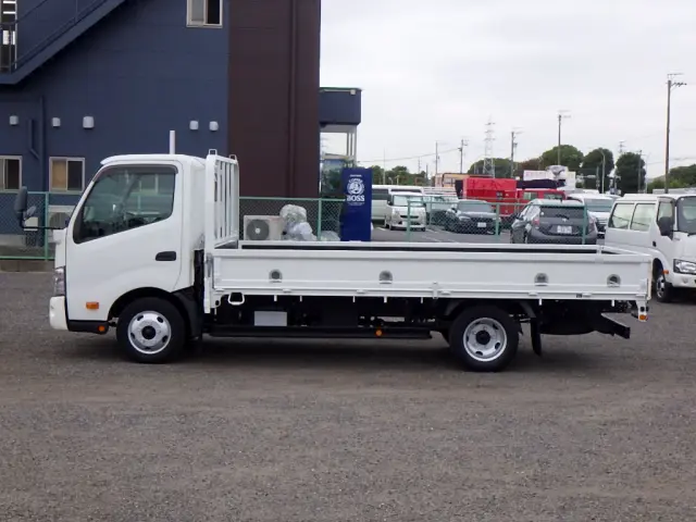 日野 デュトロ 2RG-XZC710M(2WD)の写真4
