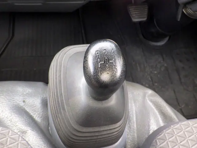 いすゞ エルフ TPG-NJR85AN(2WD)の写真15