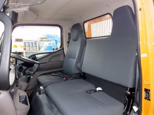 三菱 キャンター 2RG-FBA60(2WD)の写真11