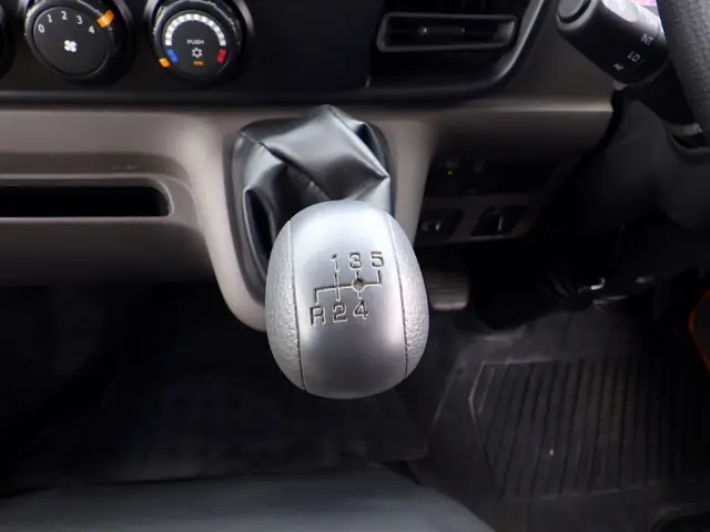 三菱 キャンター 2RG-FBA60(2WD)の写真14