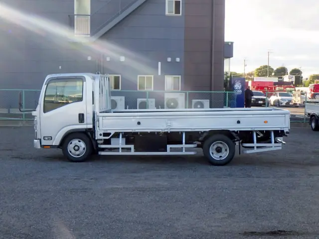 いすゞ エルフ 2RG-NMR88AR(2WD)の写真4