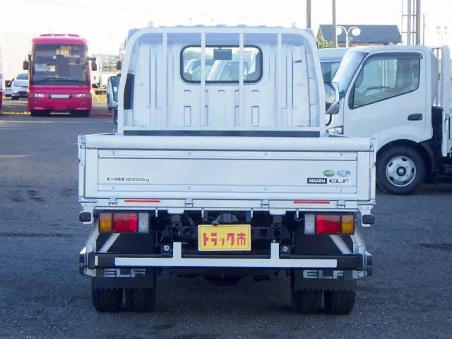 いすゞ エルフ 2RG-NMR88AR(2WD)の写真6