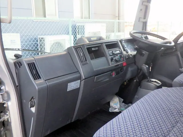 いすゞ エルフ 2RG-NMR88AR(2WD)の写真45