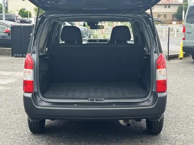 ラゲッジ内部はこんな感じ♪|トヨタ プロボックスバン 6AE-NHP160V(2WD)の写真6