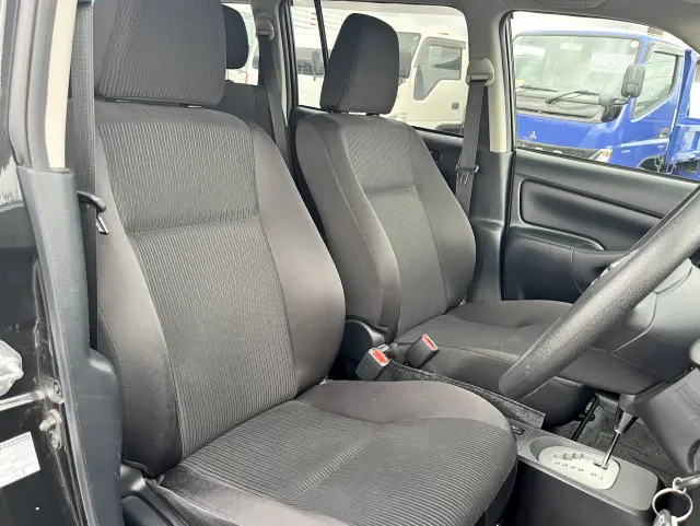 トヨタ プロボックスバン 6AE-NHP160V(2WD)の写真11