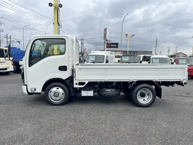 当たり前ですがキズや凹みなども一切なくキレイな状態を保ったおススメの１台☆|マツダ タイタン 2TG-LKR88AF(2WD)の写真3