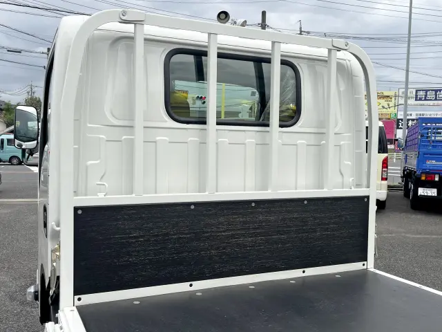 鳥居部・キャブバックもピッカピカ☆|マツダ タイタン 2TG-LKR88AF(2WD)の写真11